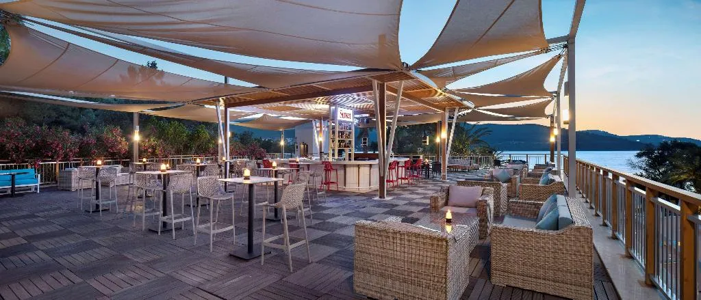 Bar, DoubleTree By Hilton Bodrum Isıl Club Resort, Bodrum