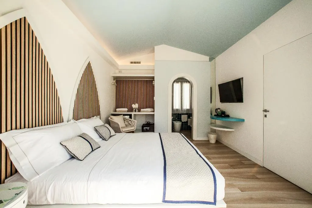FAMILY ROOM TWO BEDROOMS TWO BATHROOMS Room, New Barcavela Hotel, Cagliari