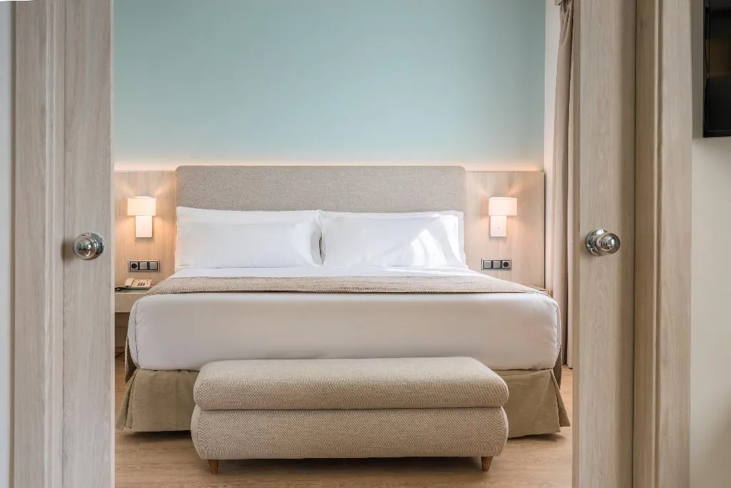 JUNIOR SUITE STANDARD Room, Occidental Sevilla Viapol, Seville