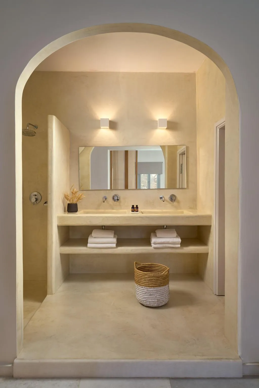 FAMILY ROOM DELUXE WITH PRIVATE POOL Room, Ios Palace, Santorini