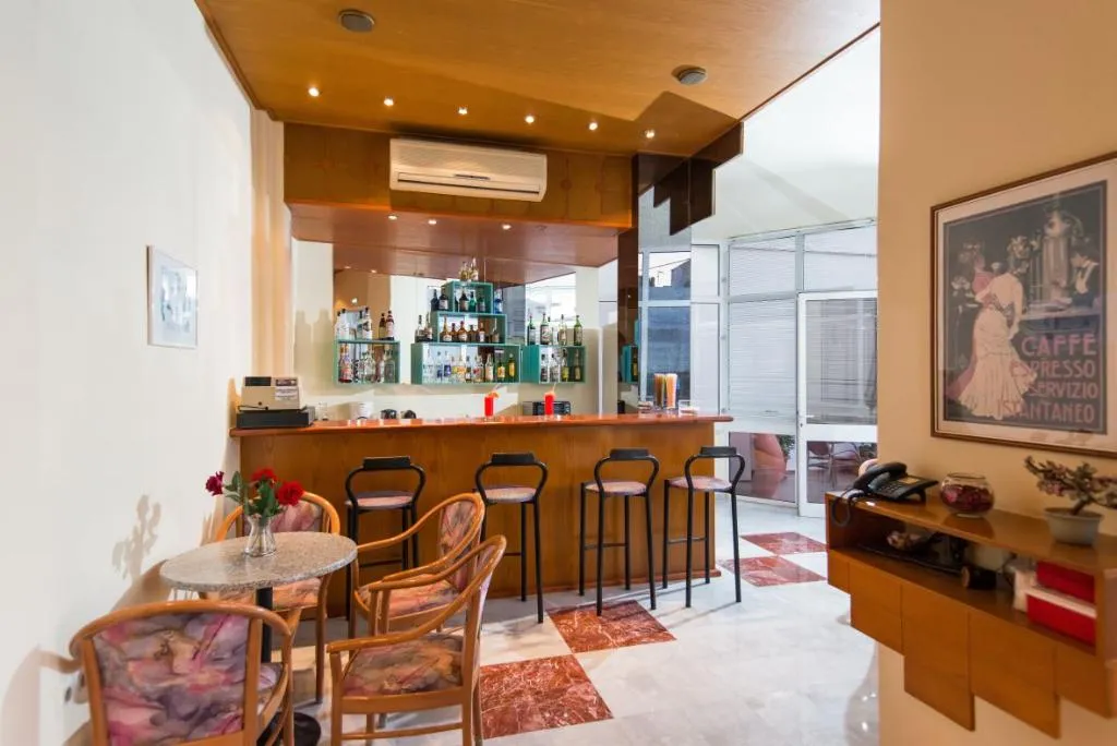 Lobby, Daisy, Crete