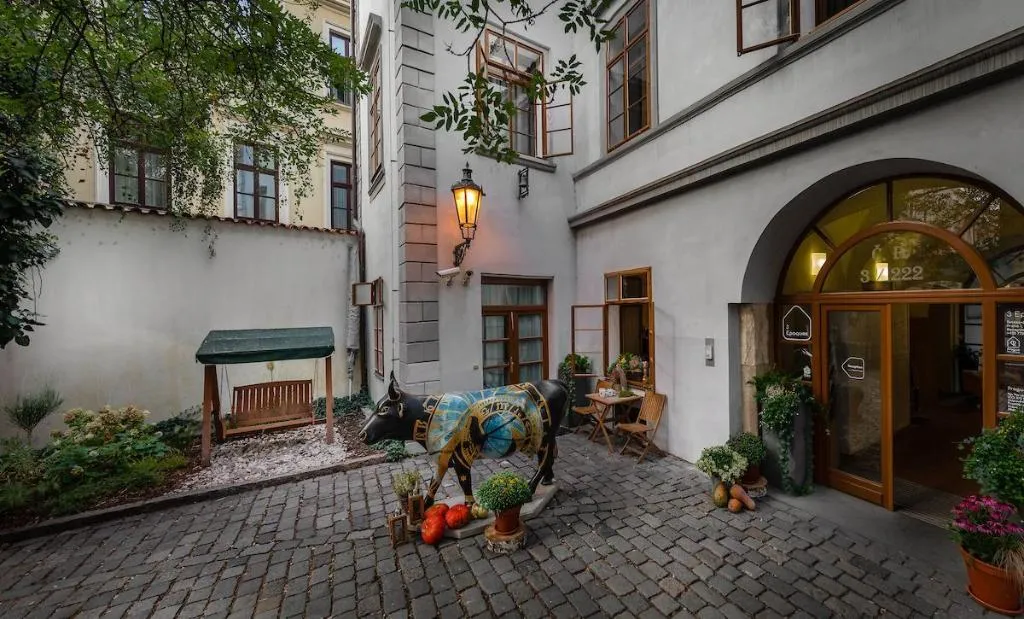 General view, 3 Epoques, Prague