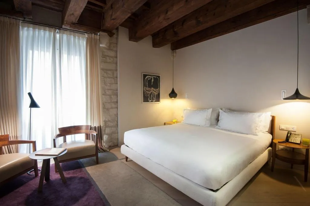 DOUBLE SUPERIOR QUEEN BED Room, Mercer Hotel Barcelona, Barcelona
