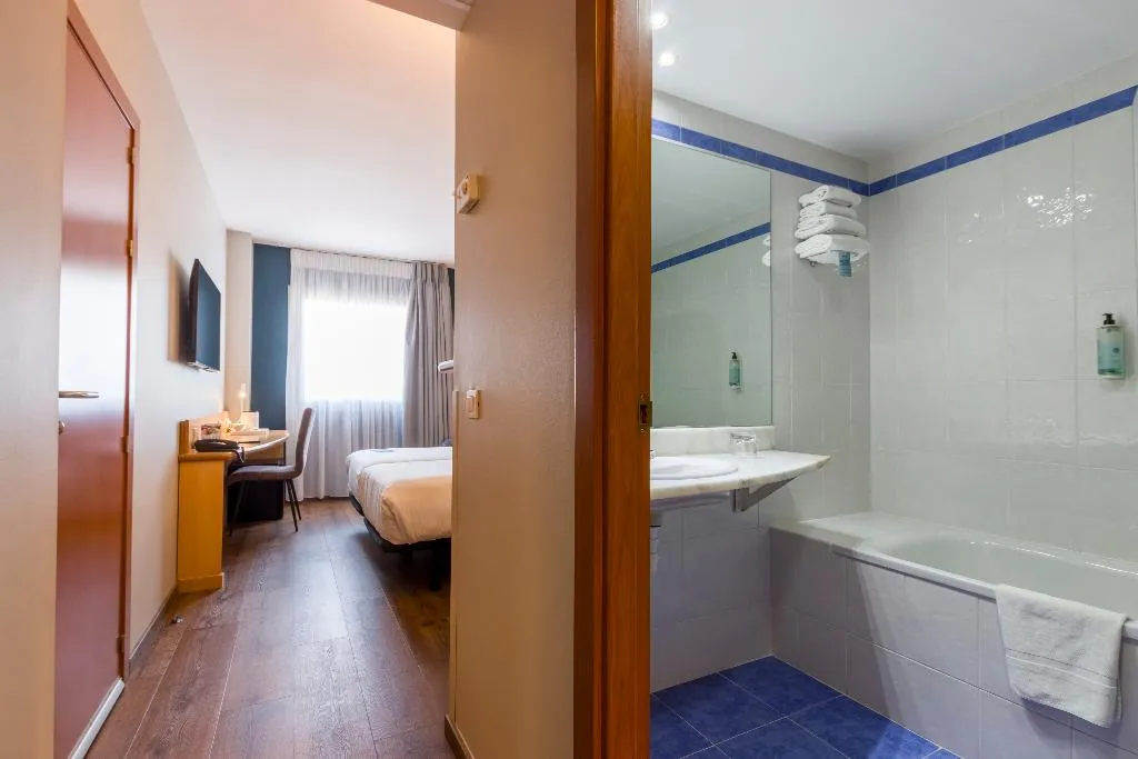 TWIN STANDARD Room, Travelodge Madrid Alcala de Henares, Madrid