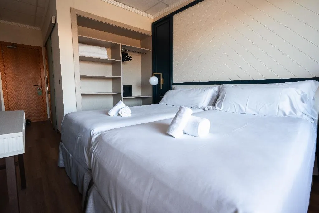 Room, Nura Condor, Majorca