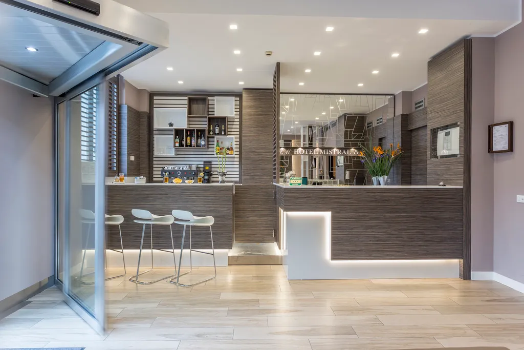 Lobby, Mistral, Milan