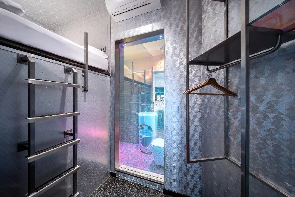 DOUBLE BUNK BED Room, Diamond Capsule Hotel Amsterdam South, Amsterdam