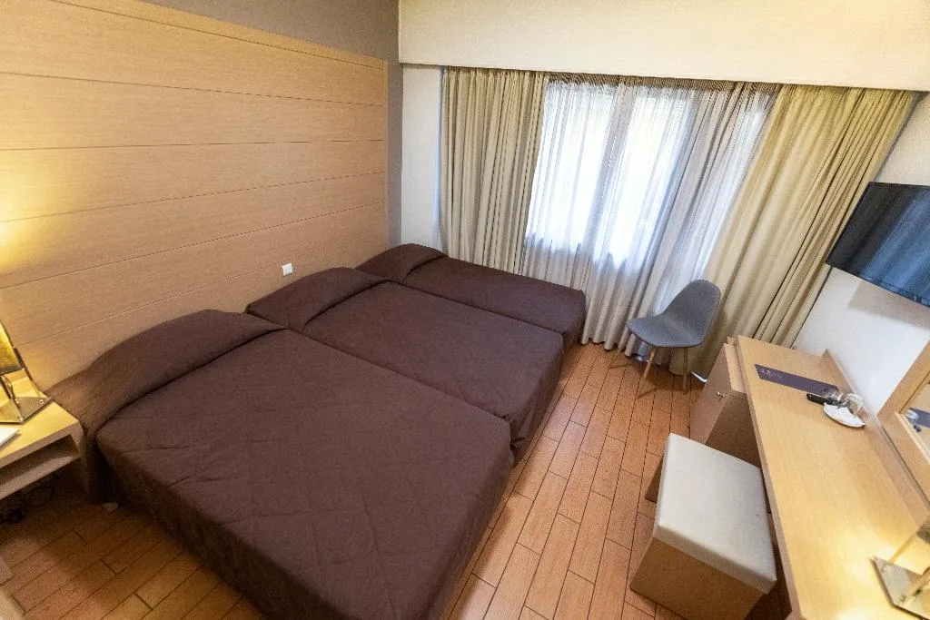 TRIPLE STANDARD Room, Parnon, Athens