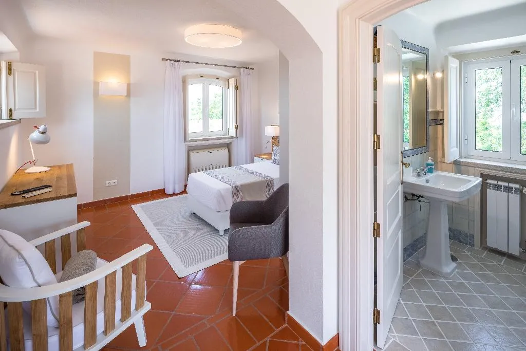 VILLA SIX BEDROOMS WITH PRIVATE POOL Room, Shantivillas, Algarve