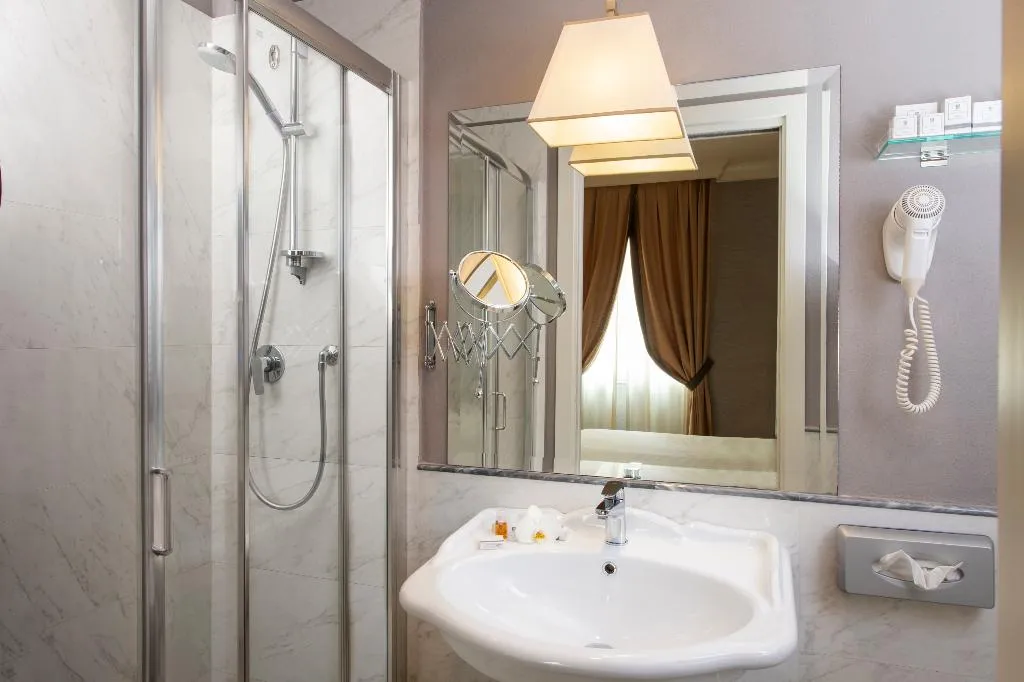 DOUBLE SINGLE USE STANDARD Room, Rapallo, Florence