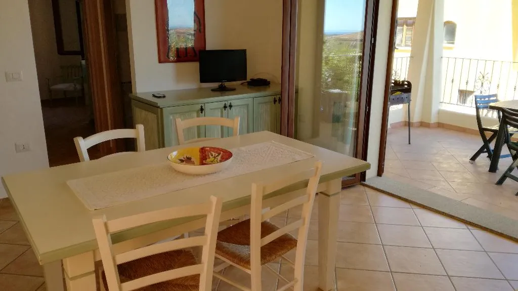 APARTMENT WITH TERRACE Room, PMS CaseVacanze Budoni, Olbia