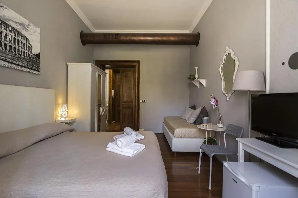 Room, Dulcis In Fundo, Rome