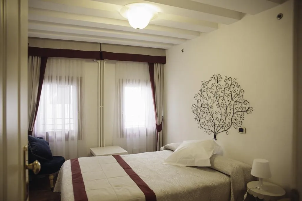 DOUBLE SINGLE USE STANDARD Room, Antigo Trovatore, Venice