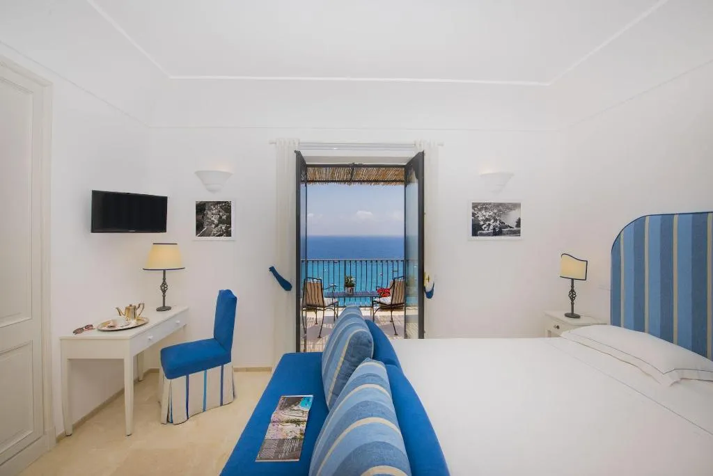 Room, Miramare, Naples