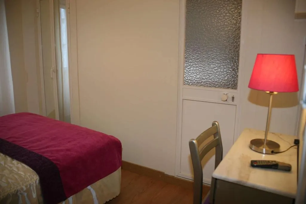 Room, Estrela Dos Anjos, Lisbon