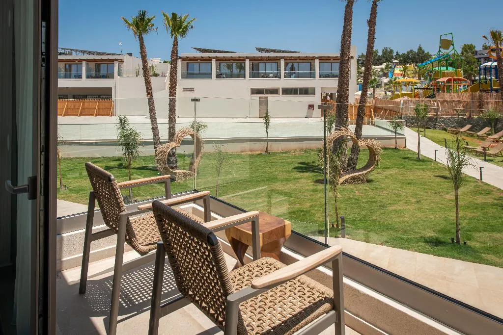 SUITE CAPACITY 4 Room, Gouves Water Park Holiday Resort, Crete
