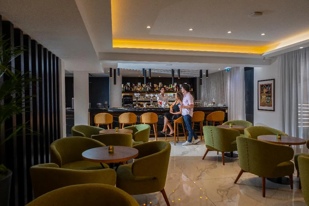 Bar, Leonardo Crystal Cove Hotel and Spa by the Sea, Cyprus