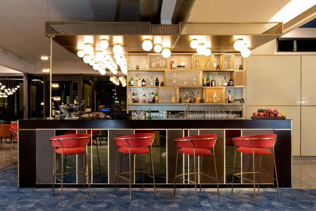 Bar, Doubletree by Hilton Milan Malpensa Solbiate Olona, Milan