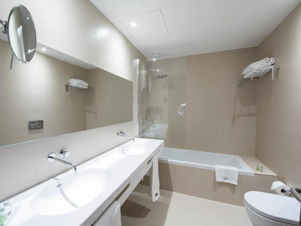 Room, Carris Porto Ribeira, Porto
