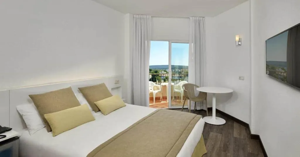 DOUBLE POOL VIEW Room, Sol Palmanova-Mirlos Tordos, Majorca