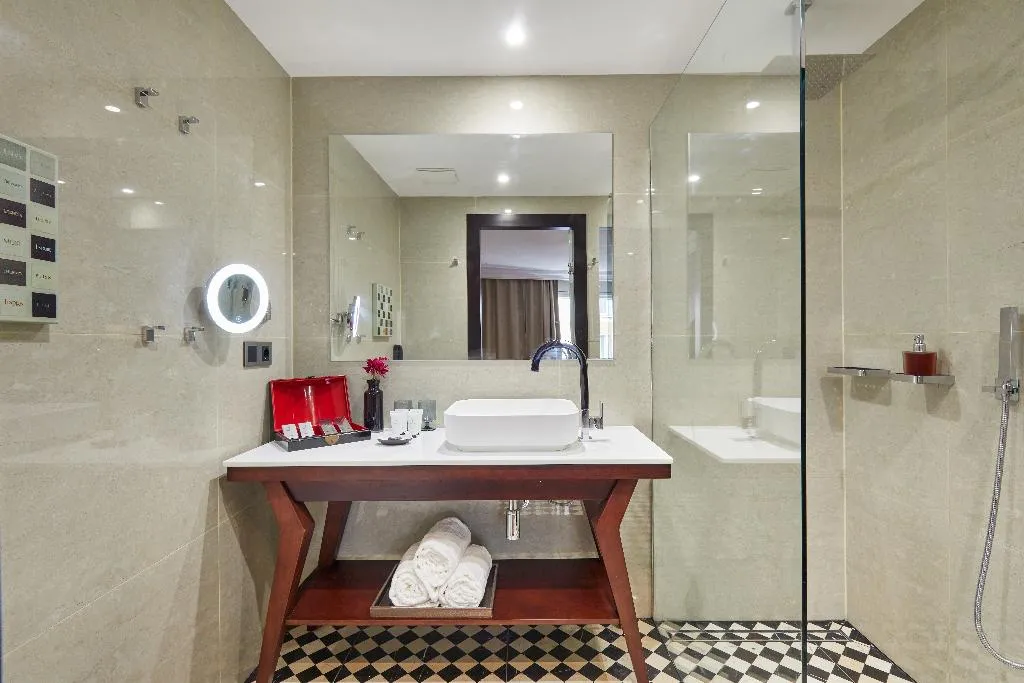 TRIPLE STANDARD Room, Hotel Cortes Rambla, Barcelona