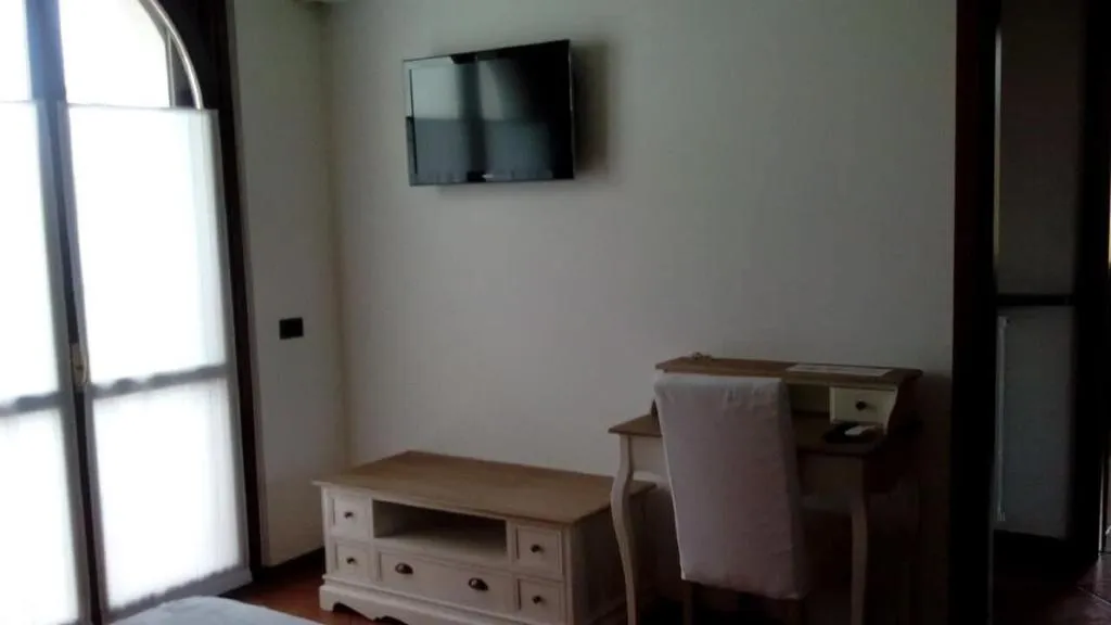 Room, Crespi House, Milan