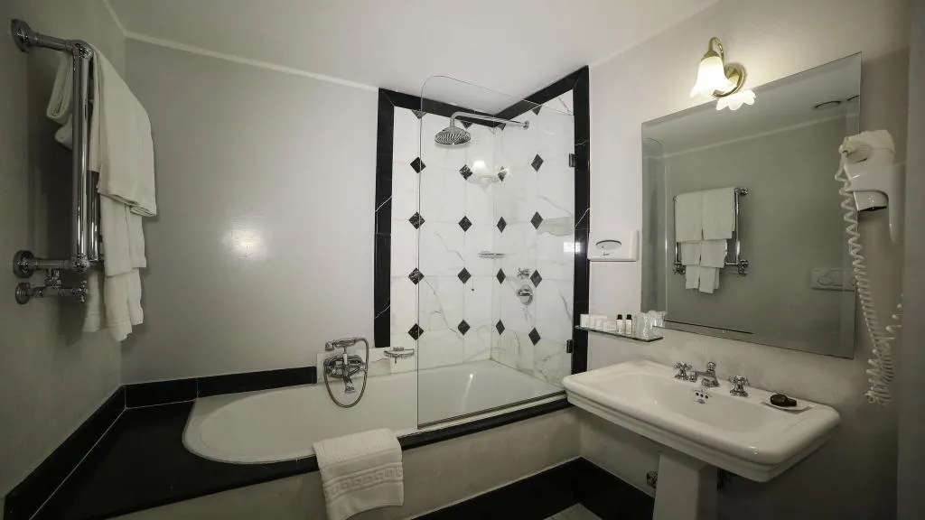 DOUBLE QUEEN SIZE BED Room, Hotel Villa Fraulo, Naples