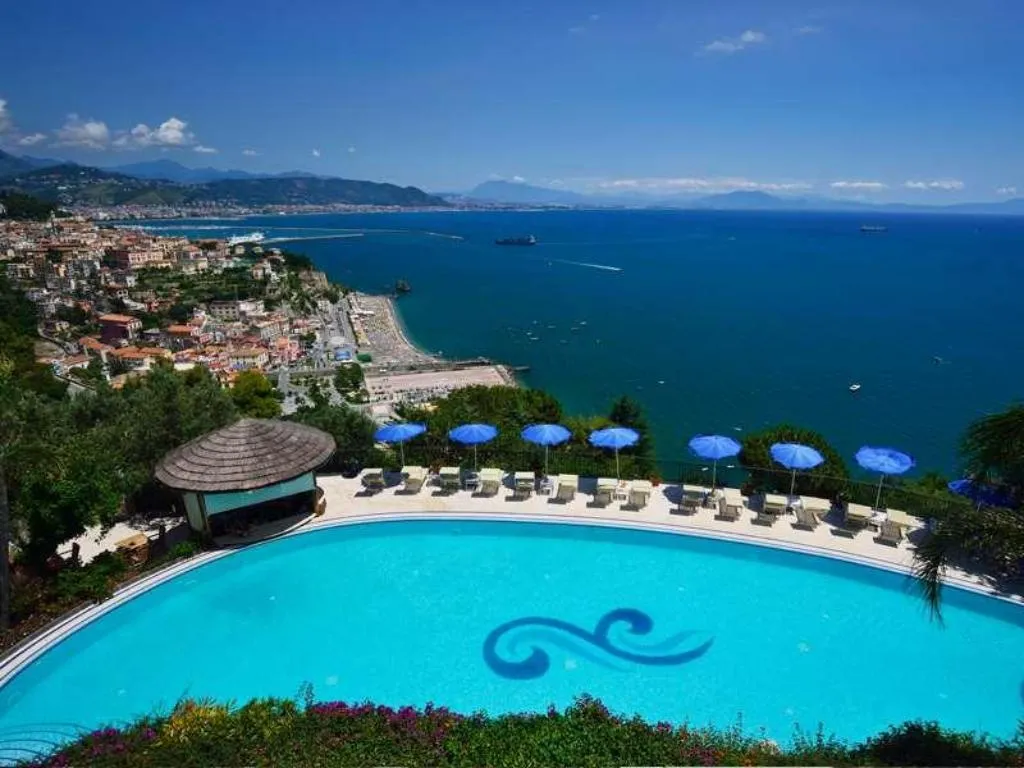 Pool, Raito, Naples