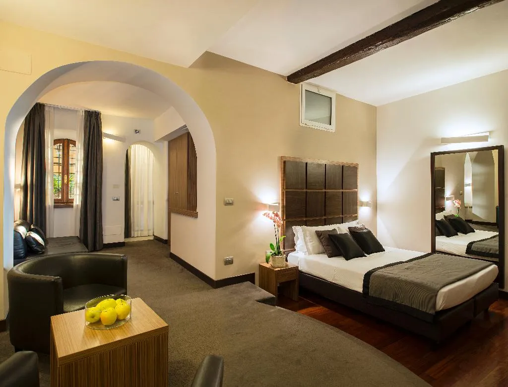 FAMILY ROOM STANDARD Room, Trevi, Rome