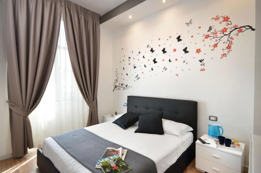 Room, B&B Central Station Napoli, Naples
