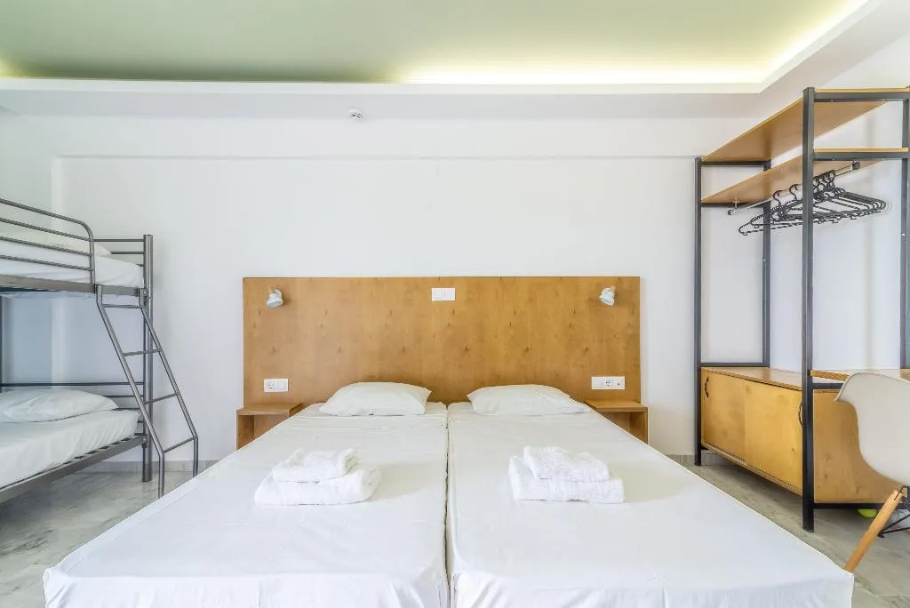 QUADRUPLE ONE BEDROOM ONE BATHROOM Room, Prince Of Lillies, Crete
