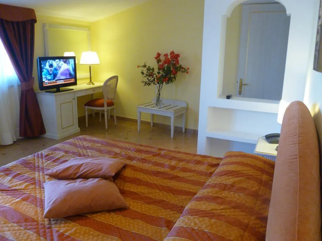 TRIPLE SIDE SEA VIEW WITH BALCONY Room, La Vue D'Or, Naples