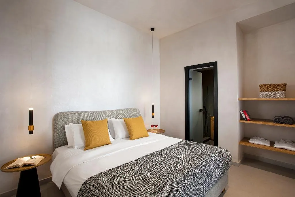 SUITE DELUXE WITH PRIVATE POOL Room, Andromeda Villas, Santorini
