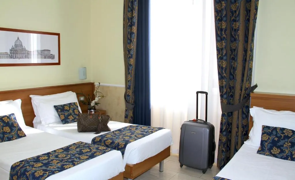 TRIPLE WITH TERRACE Room, Windrose, Rome
