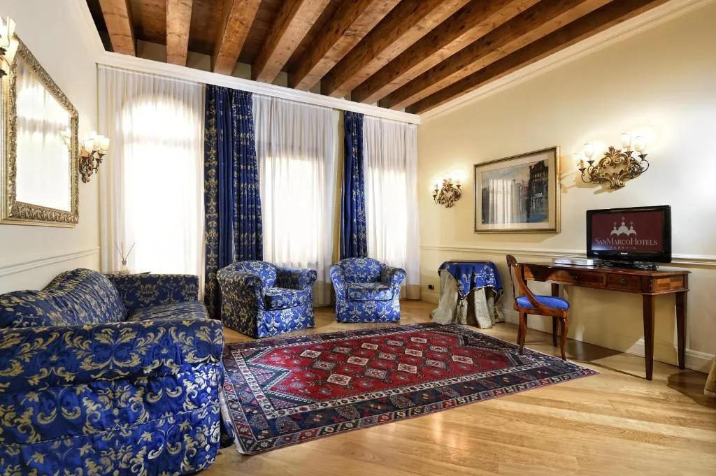 APARTMENT CAPACITY 5 Room, Torre dell’Orologio Signature Residence, Venice