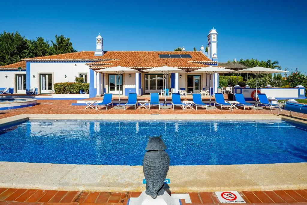 VILLA SIX BEDROOMS THREE BATHROOMS Room, Shantivillas, Algarve