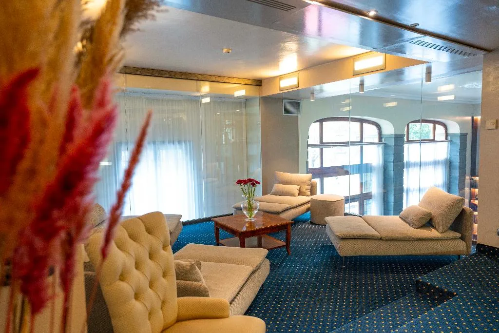 Lobby, Kraft, Florence