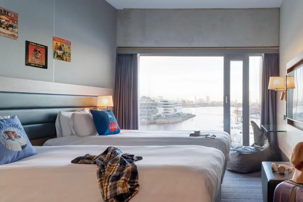 DOUBLE QUEEN SIZE BED Room, Moxy Amsterdam Houthavens, Amsterdam