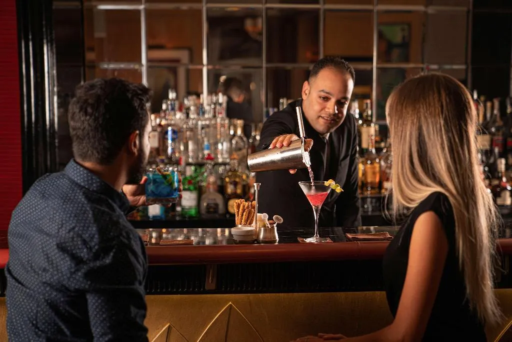 Bar, Kempinski Nile Hotel Garden City Cairo, Cairo