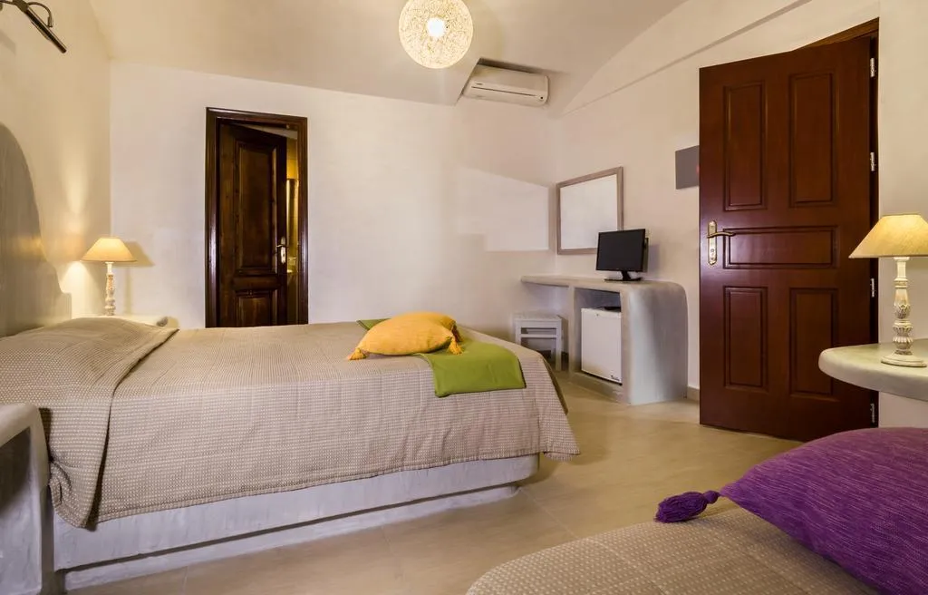 TRIPLE STANDARD Room, Sunrise, Santorini