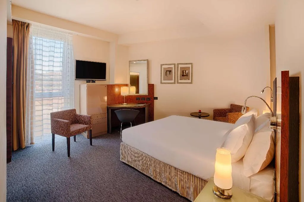 Room, NH Bergamo, Milan