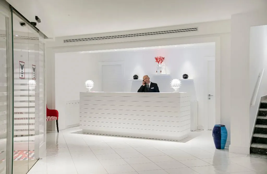 Lobby, Delfino, Naples