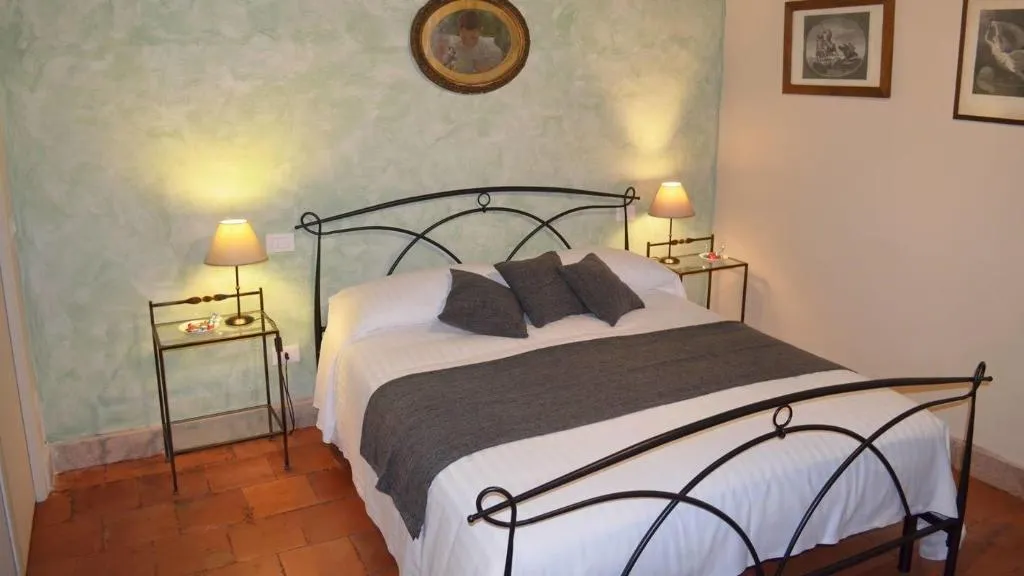 Room, Casale Colleoni, Rome