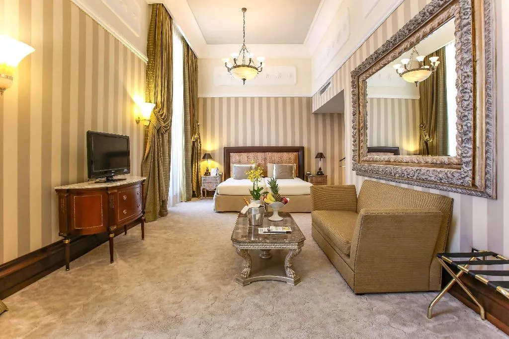 FAMILY ROOM STANDARD Room, Anantara Palazzo Naiadi Rome Hotel, Rome
