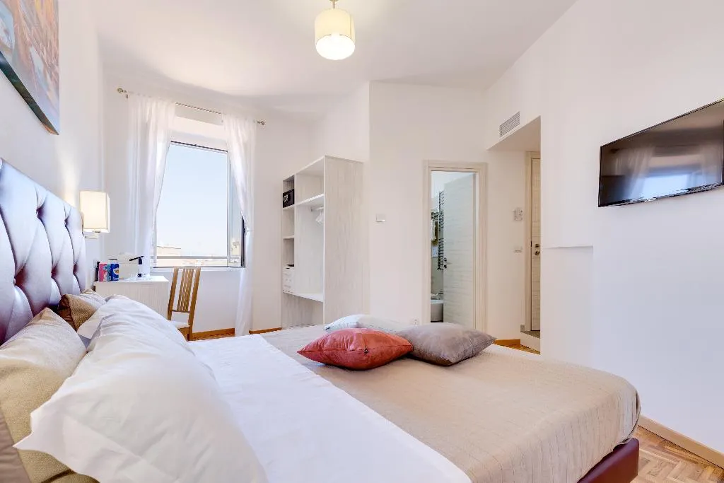 DOUBLE KING SIZE BED Room, Dolce Luxury Rooms, Rome