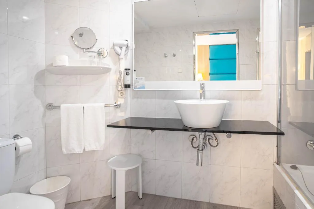 JUNIOR SUITE WITH TERRACE Room, Bahia de Alcudia Hotel & Spa, Majorca