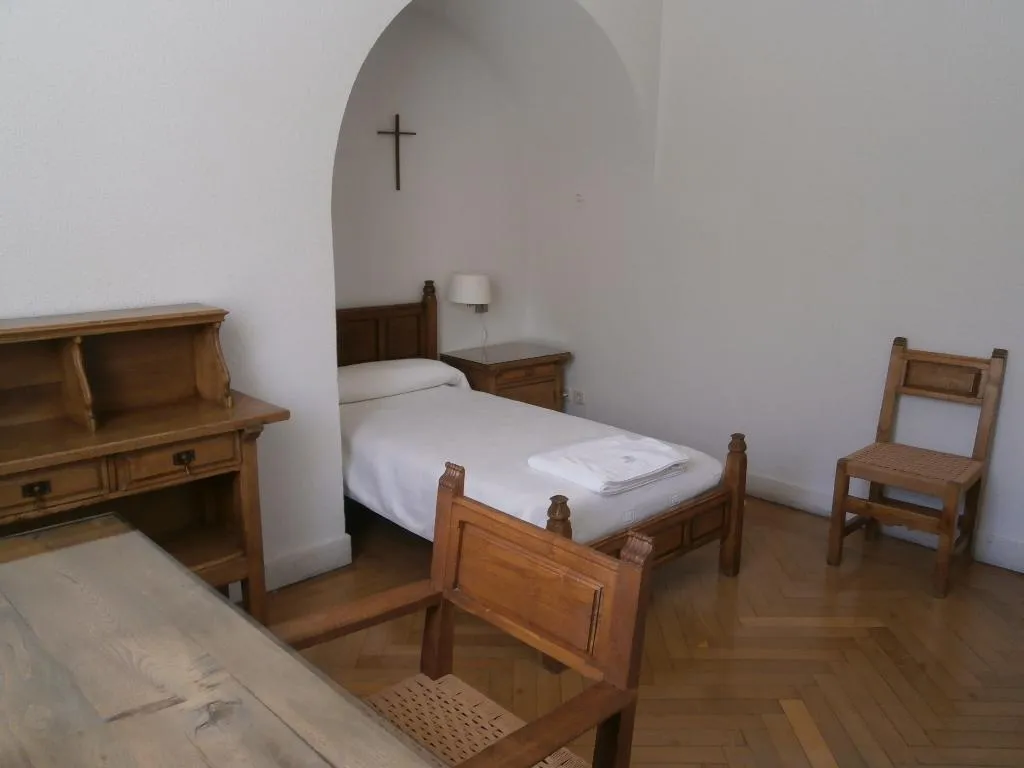 SINGLE WITH SHARED BATHROOM Room, Hospederia Santa Cruz, Madrid