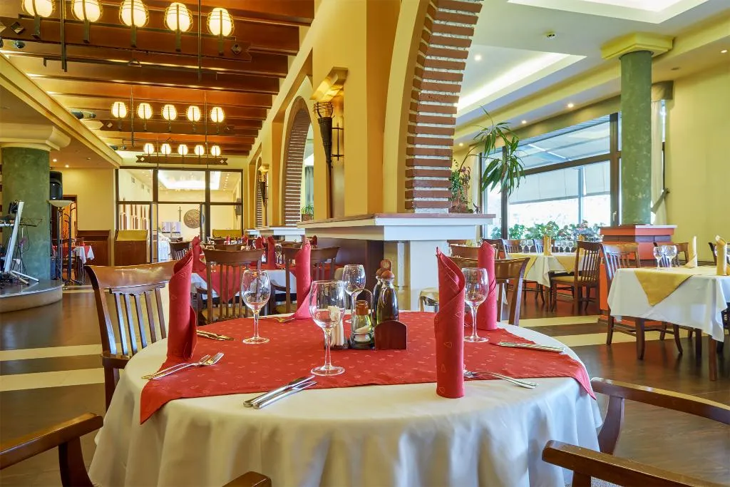 Restaurant, Yantra Grand Hotel -Sharlopov Hotels, Varna