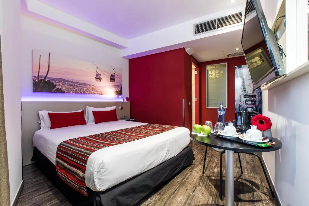 Double or Twin STANDARD Room, Leonardo Boutique Hotel Barcelona Sagrada Familia, Barcelona