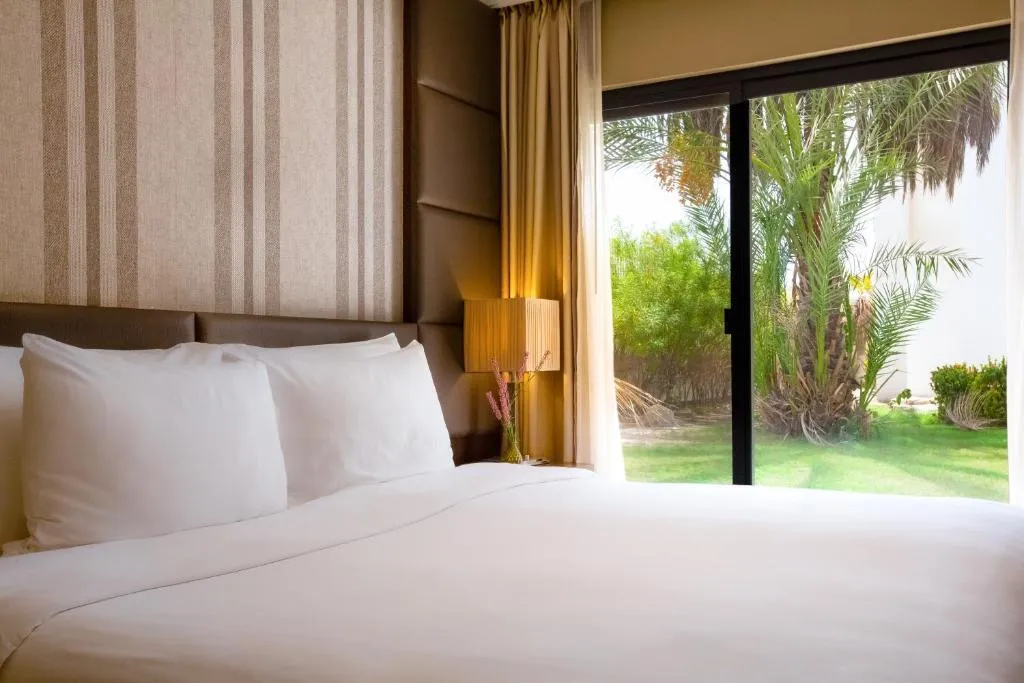 SUITE STANDARD Room, Dubai Marine Beach Resort & Spa, Dubai
